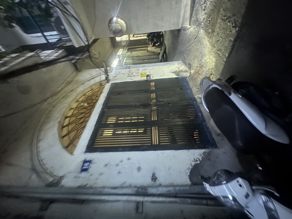 Bán nhà Trần Khát Chân - diện tích 40m2 4 tầng - Nhà riêng, gần công viên - giá 15,4 tỷ