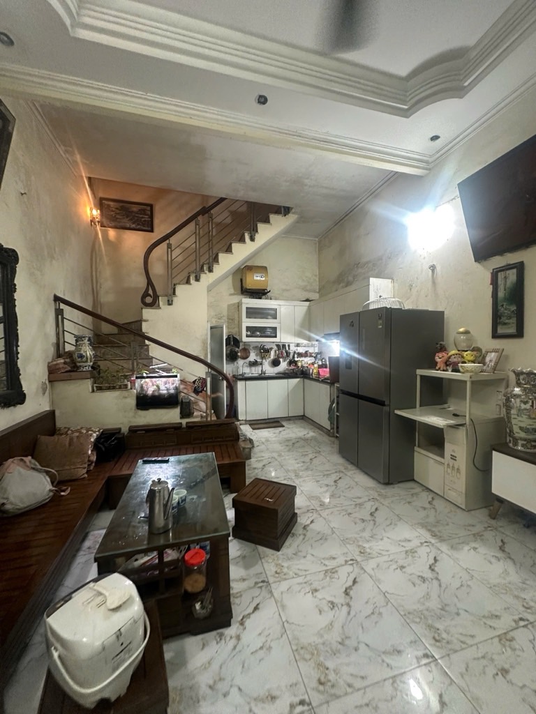 Bán nhà Trần Khát Chân - diện tích 40m2 4 tầng - Nhà riêng, gần công viên - giá 15,4 tỷ