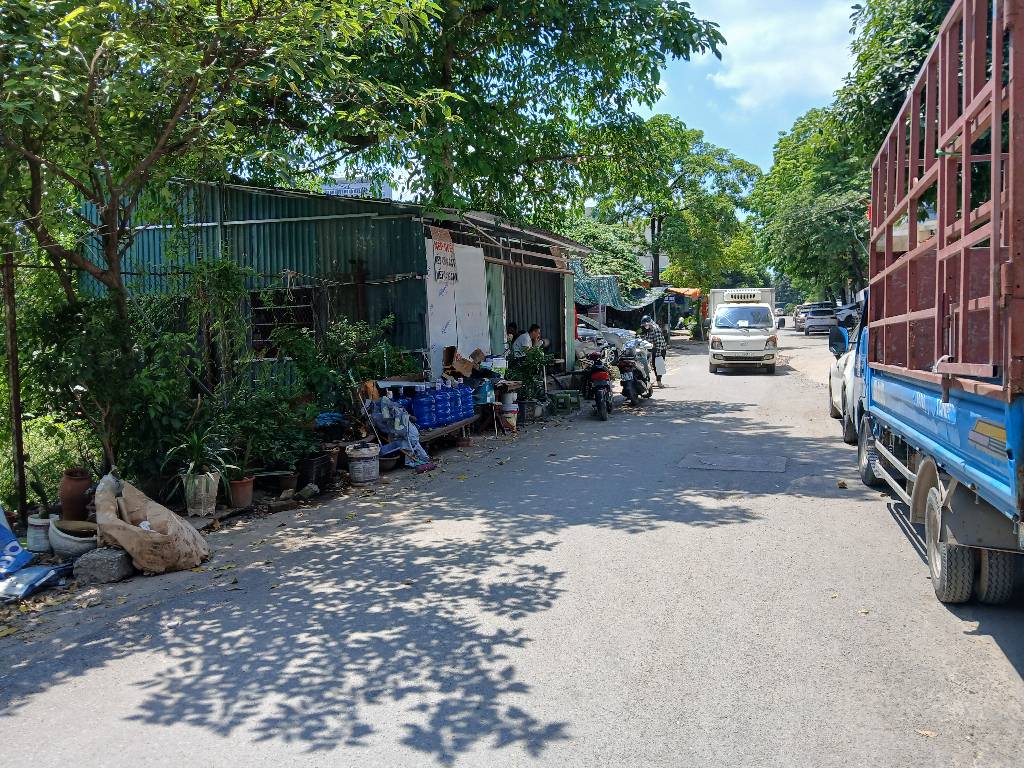 Bán nhà Lĩnh Nam - diện tích 30,6m2 2 tầng - ô tô đỗ gần - giá 2,4 tỷ