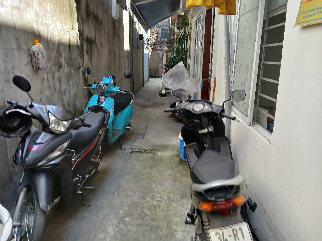 Bán nhà Lĩnh Nam - diện tích 30,6m2 2 tầng - ô tô đỗ gần - giá 2,4 tỷ