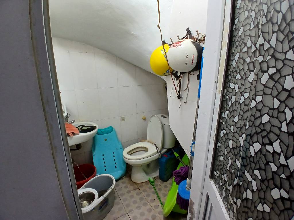 Bán nhà Lĩnh Nam - diện tích 30,6m2 2 tầng - ô tô đỗ gần - giá 2,4 tỷ