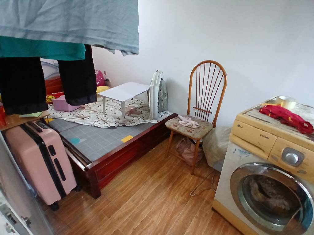 Bán nhà Lĩnh Nam - diện tích 30,6m2 2 tầng - ô tô đỗ gần - giá 2,4 tỷ