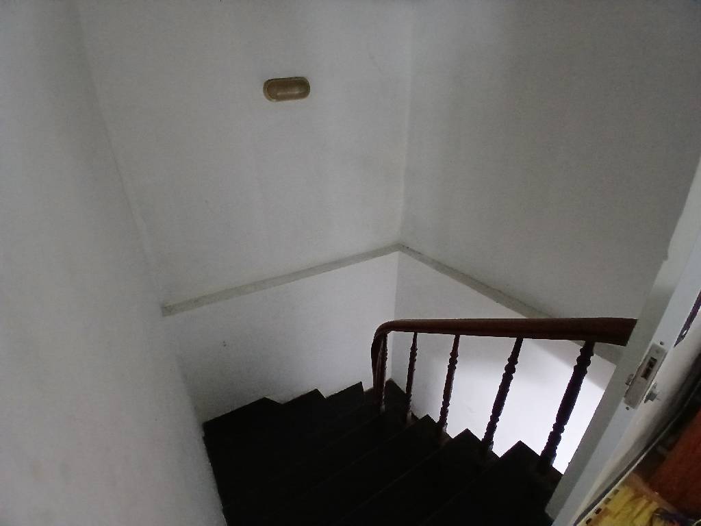 Bán nhà Lĩnh Nam - diện tích 30,6m2 2 tầng - ô tô đỗ gần - giá 2,4 tỷ