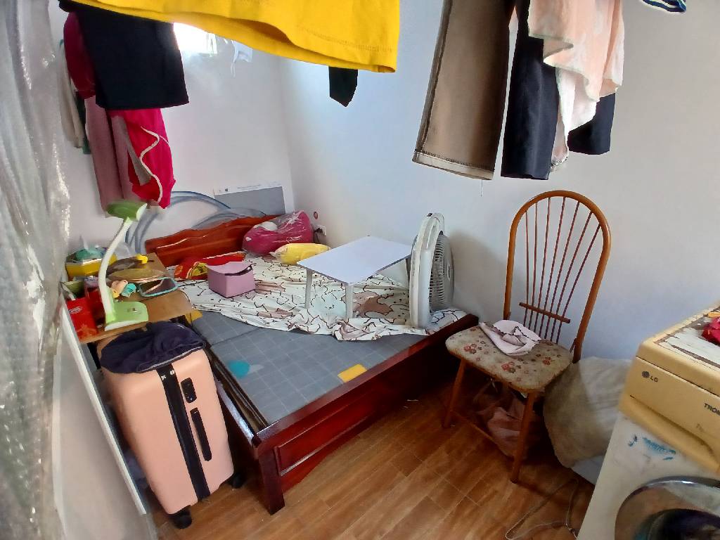 Bán nhà Lĩnh Nam - diện tích 30,6m2 2 tầng - ô tô đỗ gần - giá 2,4 tỷ