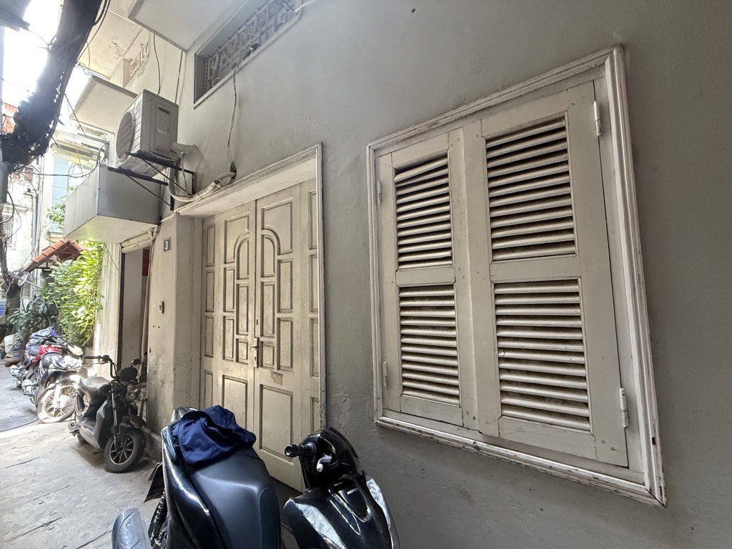 Bán nhà Trương Định - diện tích 37,3m2 5 tầng - Nhà dân xây - giá 10,5 tỷ