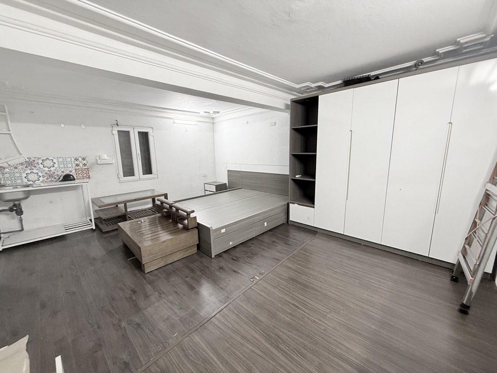 Bán nhà Trương Định - diện tích 37,3m2 5 tầng - Nhà dân xây - giá 10,5 tỷ