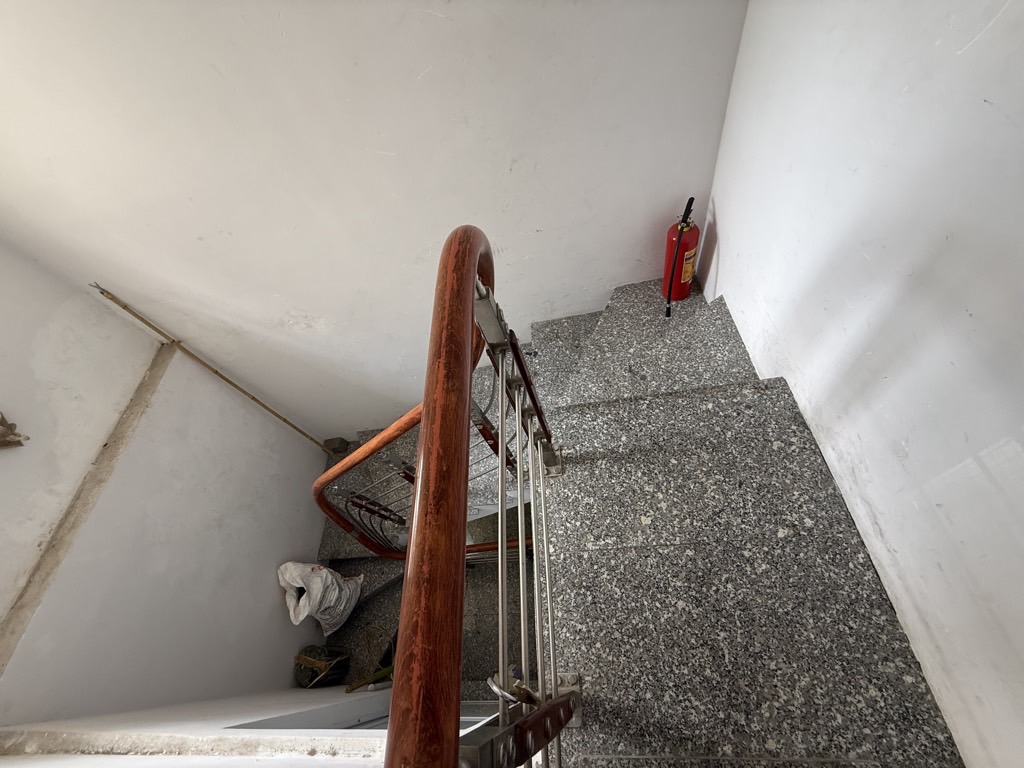 Bán nhà Trương Định - diện tích 37,3m2 5 tầng - Nhà dân xây - giá 10,5 tỷ