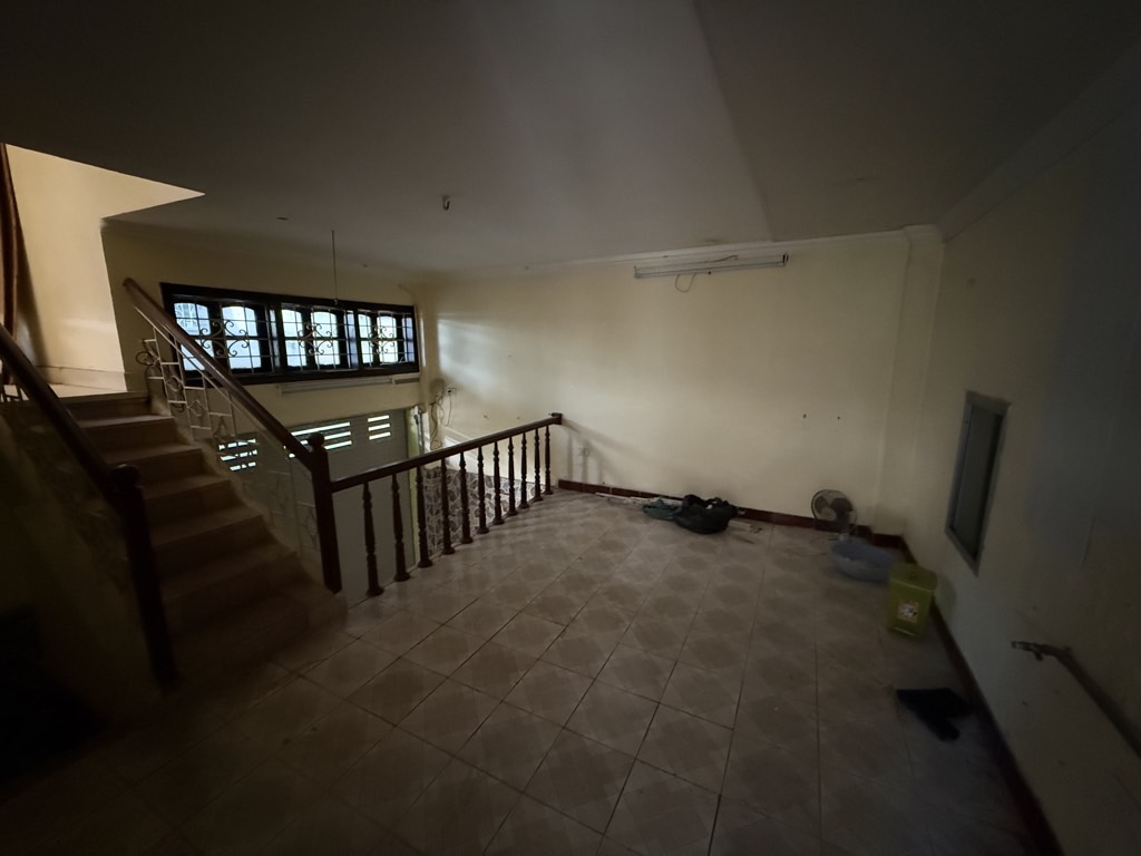 Bán nhà Lạc Hồng - diện tích 50.7m2 5 tầng - LÔ GÓC - Ô TÔ ĐỖ TRÁNH - giá 14,5 tỷ