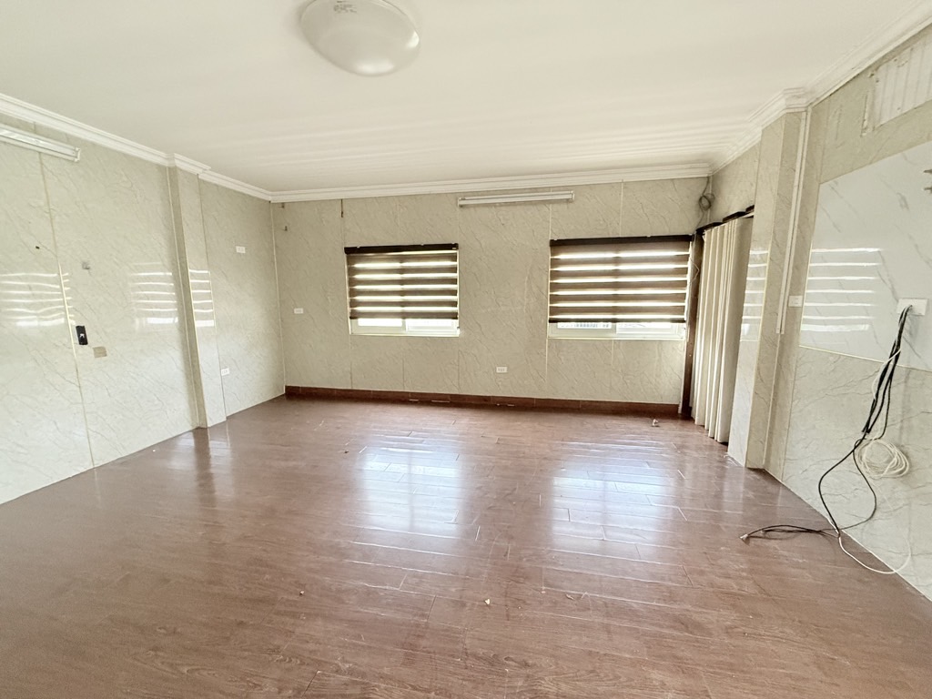 Bán nhà Lạc Hồng - diện tích 50.7m2 5 tầng - LÔ GÓC - Ô TÔ ĐỖ TRÁNH - giá 14,5 tỷ