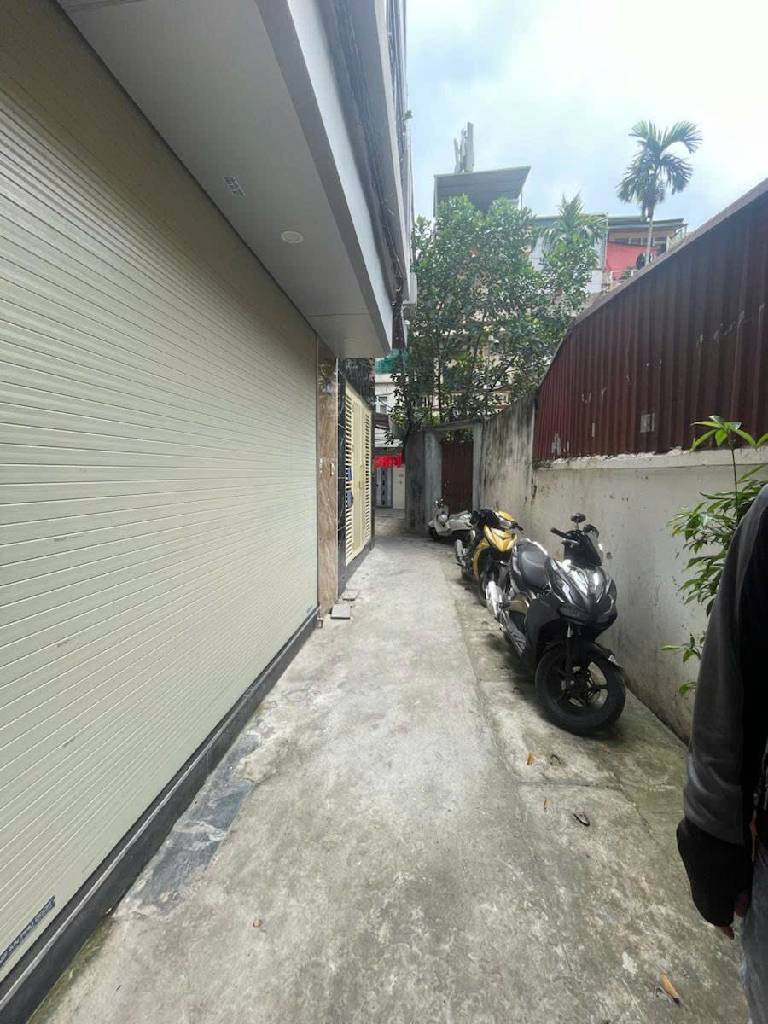 Bán nhà Quan Nhân - diện tích 76m2 3 tầng - Ngõ nông trước nhà rộng thoáng - giá 13,2 tỷ