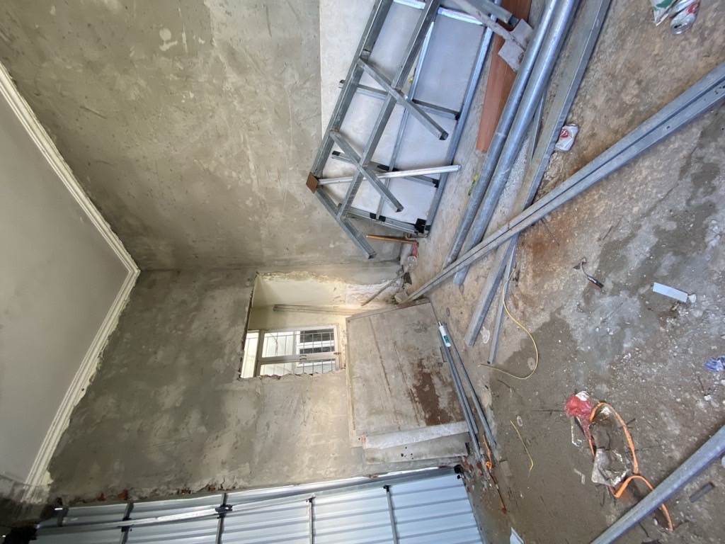 Bán nhà Nguyễn Khoái - diện tích 20m2 3 tầng - lô góc, view sông - giá 1,9 tỷ