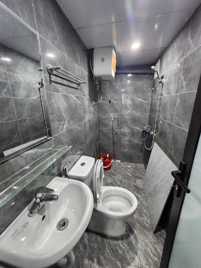 Bán nhà Tập thể Phương Mai - diện tích 68m2 1 tầng - Ô TÔ TRÁNH - giá 6,4 tỷ