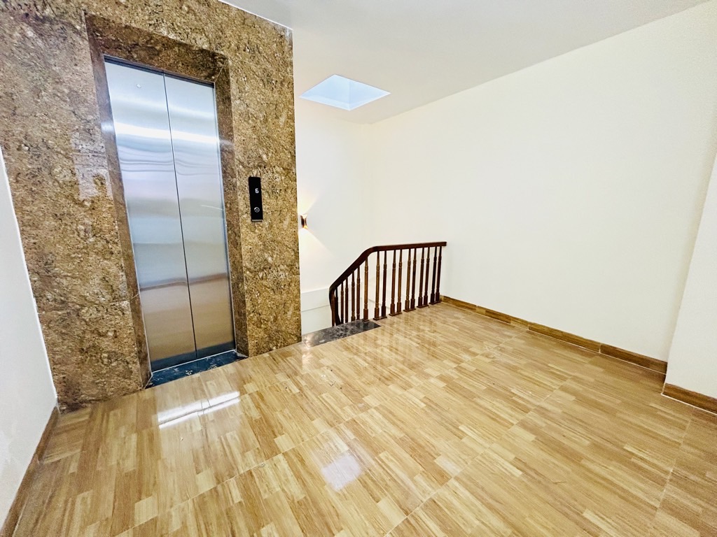 Bán nhà Thanh Lân - diện tích 45m2 6 tầng - Gara ô tô, thang máy - giá 12,9 tỷ