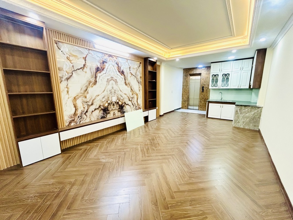 Bán nhà Thanh Lân - diện tích 45m2 6 tầng - Gara ô tô, thang máy - giá 12,9 tỷ