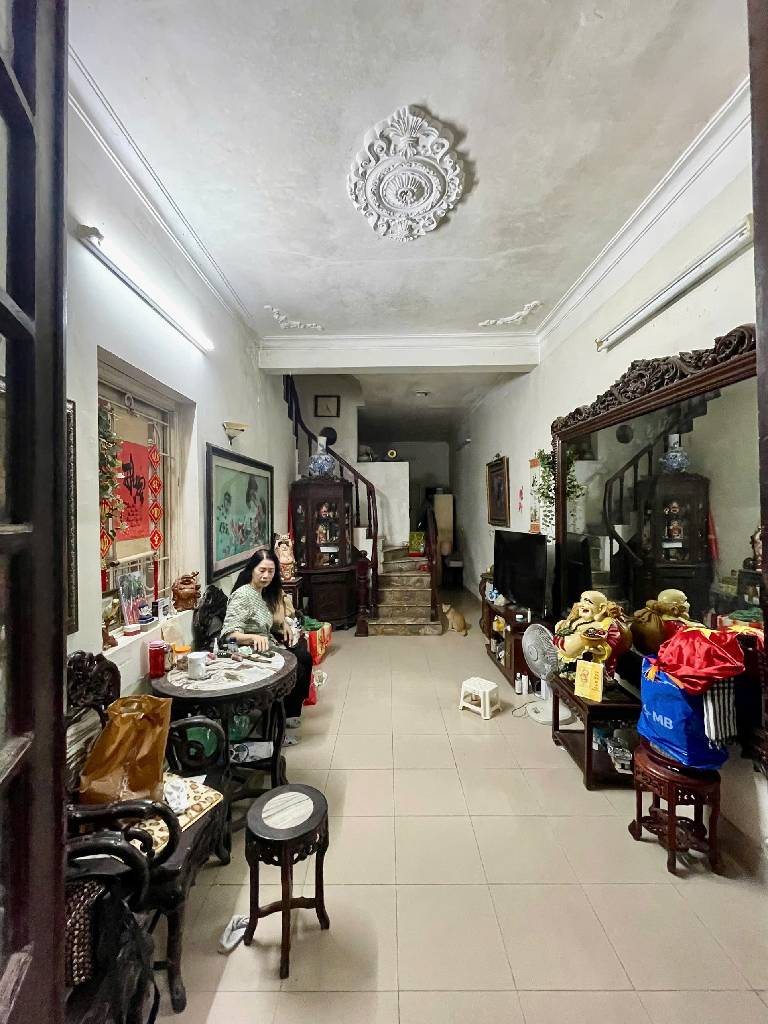 Bán nhà Quan Nhân - diện tích 76m2 3 tầng - Ngõ nông trước nhà rộng thoáng - giá 13,2 tỷ