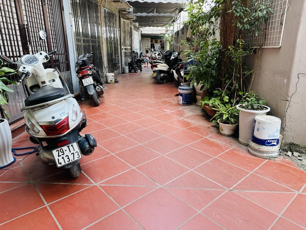 Bán nhà Ngũ Nhạc - diện tích 31.5m2 4 tầng - Ô TÔ ĐỖ CỔNG - giá 7,7 tỷ