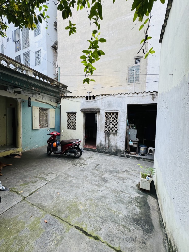 Bán nhà Đê La Thành Nhỏ - diện tích 72.5m2 1 tầng - Mảnh đất vàng còn sót lại trung tâm Đống Đa - giá 17,5 tỷ