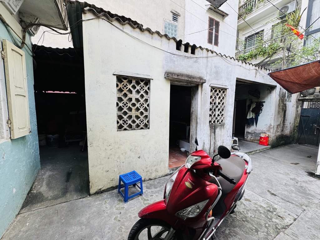 Bán nhà Đê La Thành Nhỏ - diện tích 72.5m2 1 tầng - Mảnh đất vàng còn sót lại trung tâm Đống Đa - giá 17,5 tỷ