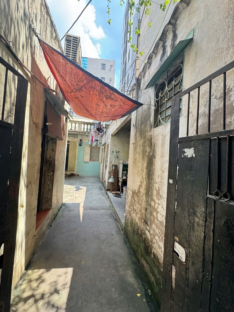 Bán nhà Đê La Thành Nhỏ - diện tích 72.5m2 1 tầng - Mảnh đất vàng còn sót lại trung tâm Đống Đa - giá 17,5 tỷ