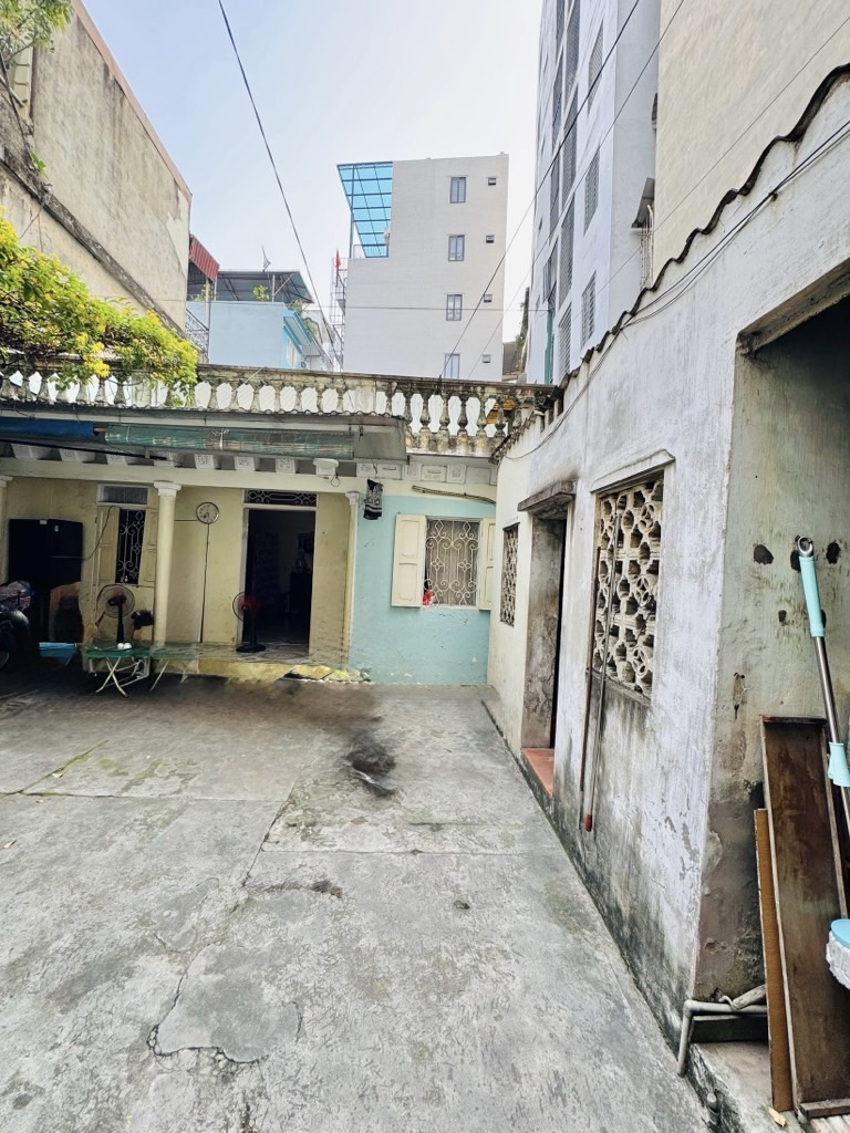 Bán nhà Đê La Thành Nhỏ - diện tích 72.5m2 1 tầng - Mảnh đất vàng còn sót lại trung tâm Đống Đa - giá 17,5 tỷ