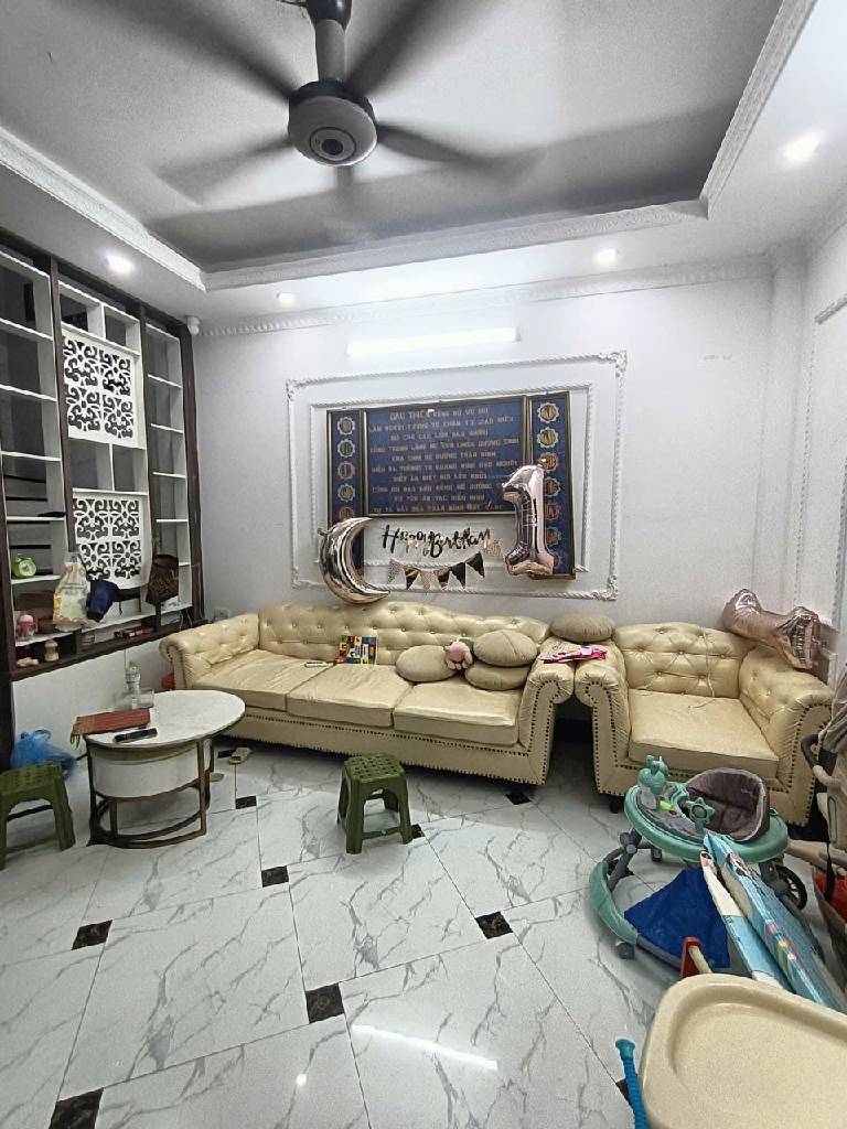 Bán nhà Minh Khai - 30m2 5 tầng - mặt tiền rộng - giá 7.3 tỷ