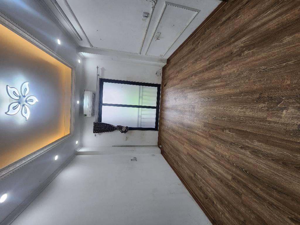 Bán nhà Nguyễn Khoái - diện tích 30m2 5 tầng - ô tô đỗ cửa - giá 6,35 tỷ