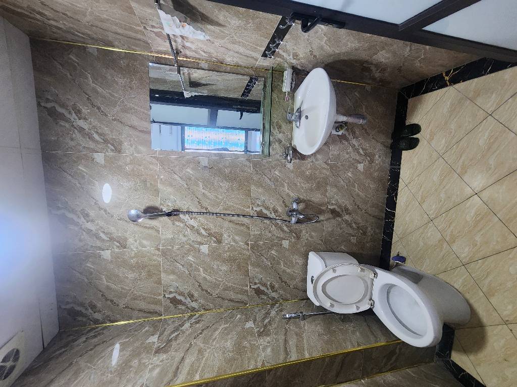 Bán nhà Nguyễn Khoái - diện tích 30m2 5 tầng - ô tô đỗ cửa - giá 6,35 tỷ