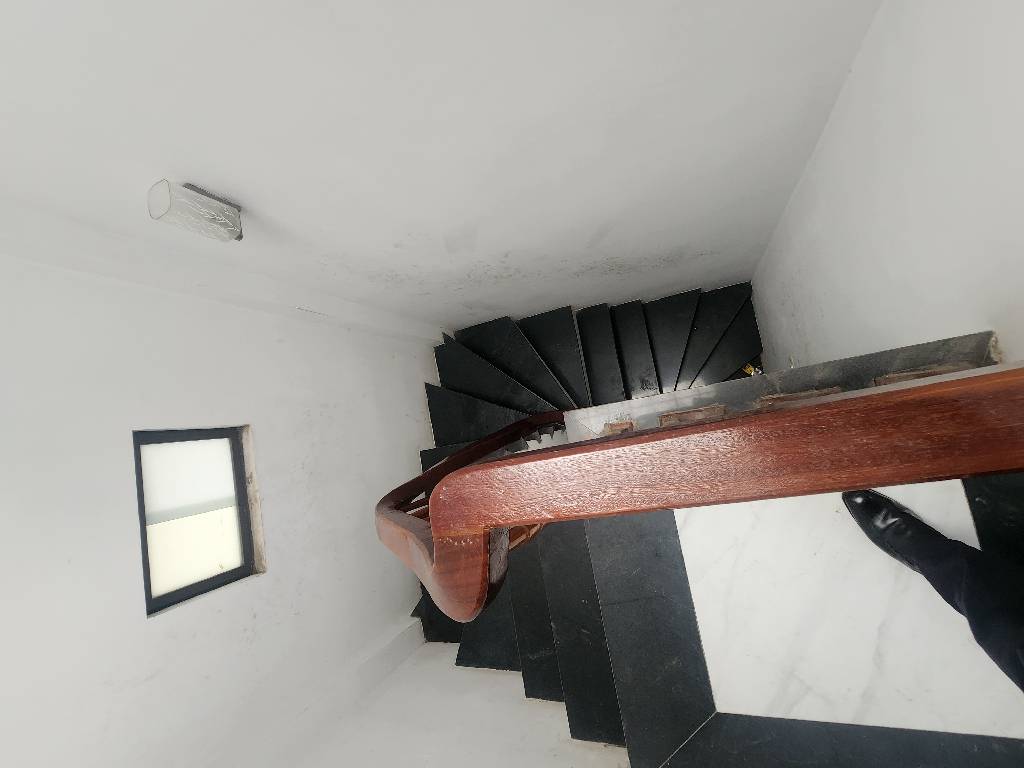 Bán nhà Nguyễn Khoái - diện tích 30m2 5 tầng - ô tô đỗ cửa - giá 6,35 tỷ