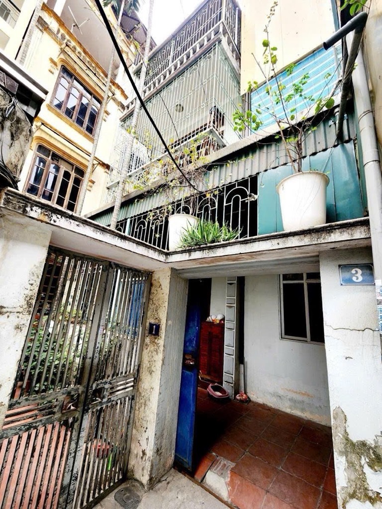 Bán nhà Pháo Đài Láng - diện tích 61m2 3 tầng - Ô tô đỗ 10m - giá 17,9 tỷ