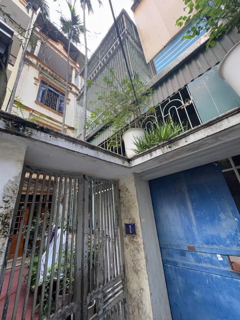 Bán nhà Pháo Đài Láng - diện tích 61m2 3 tầng - Ô tô đỗ 10m - giá 17,9 tỷ