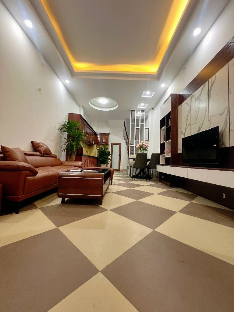 Bán nhà ngõ Văn Chương - diện tích 32,5m2 5 tầng - Mặt ngõ thẳng tắp, gần hồ Văn Chương - giá 8,8 tỷ