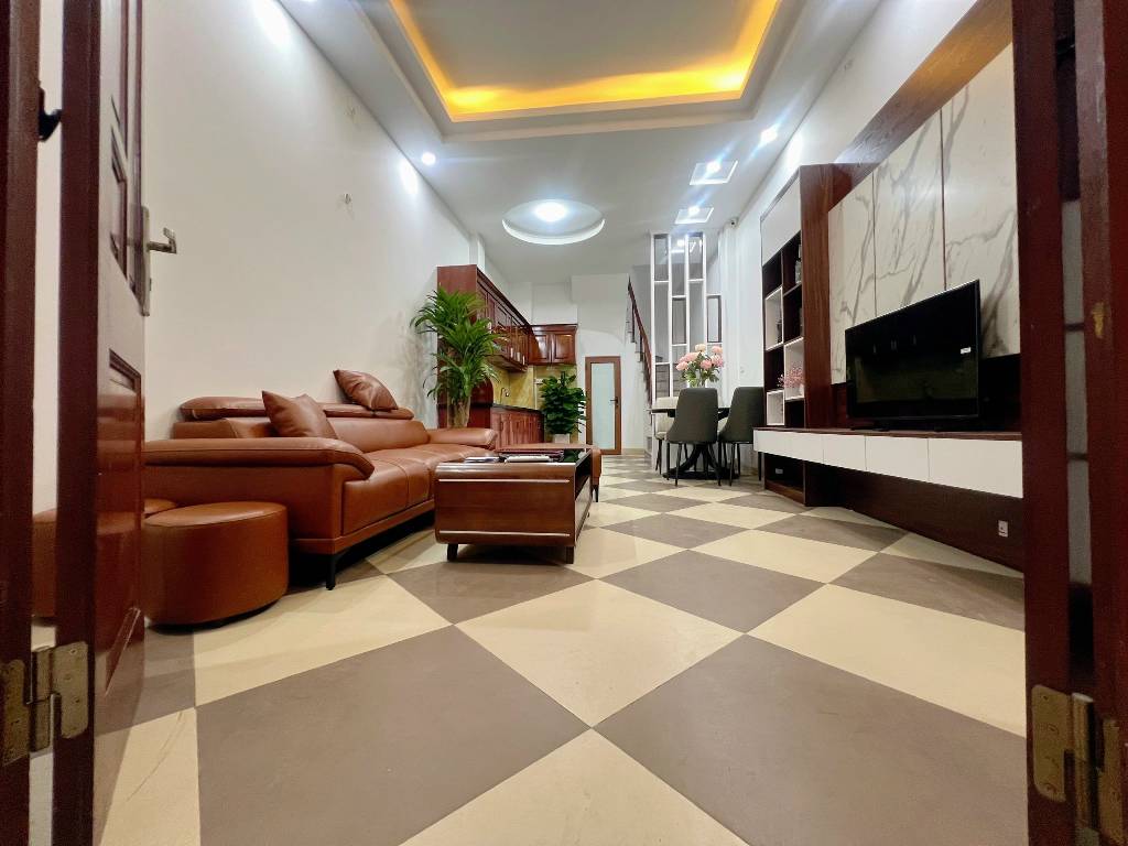 Bán nhà ngõ Văn Chương - diện tích 32,5m2 5 tầng - Mặt ngõ thẳng tắp, gần hồ Văn Chương - giá 8,8 tỷ