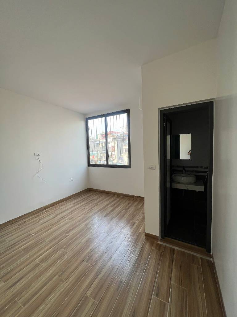 Bán nhà Đê La Thành - diện tích 51m2 5 tầng - 8 phòng cho thuê - giá 13,2 tỷ