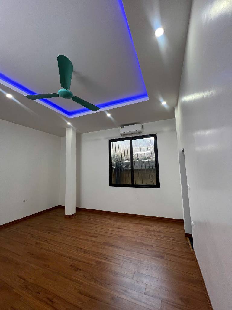 Bán nhà Đê La Thành - diện tích 51m2 5 tầng - 8 phòng cho thuê - giá 13,2 tỷ