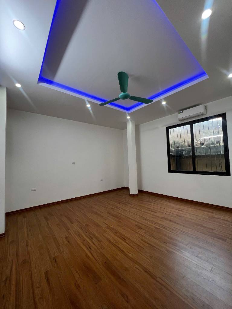 Bán nhà Đê La Thành - diện tích 51m2 5 tầng - 8 phòng cho thuê - giá 13,2 tỷ