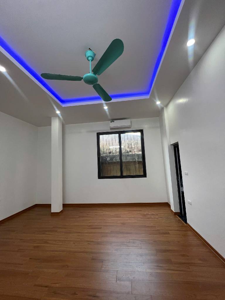 Bán nhà Đê La Thành - diện tích 51m2 5 tầng - 8 phòng cho thuê - giá 13,2 tỷ