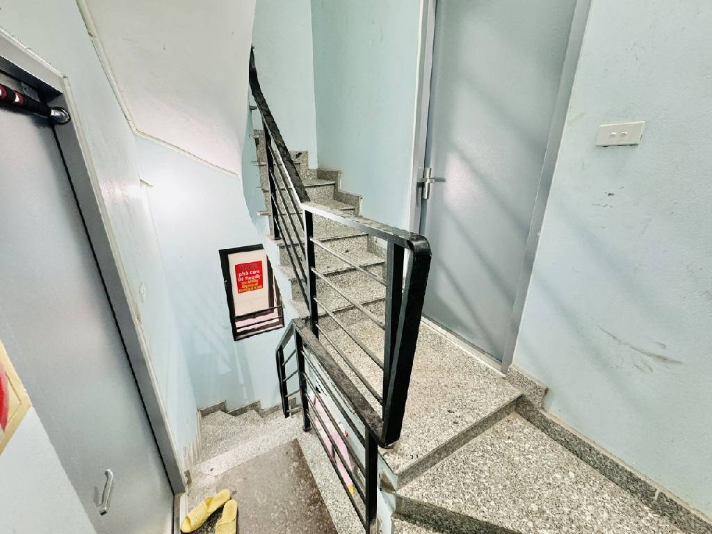 Bán nhà Lê Thanh Nghị - diện tích 38,5m2 6 tầng - Lô góc, 2 thoáng - giá 13,6 tỷ