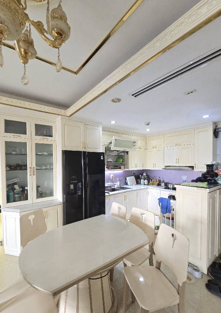 Bán nhà Hoàng Cầu - diện tích 126.1m2 1 tầng - Chung cư cao cấp - giá 18 tỷ