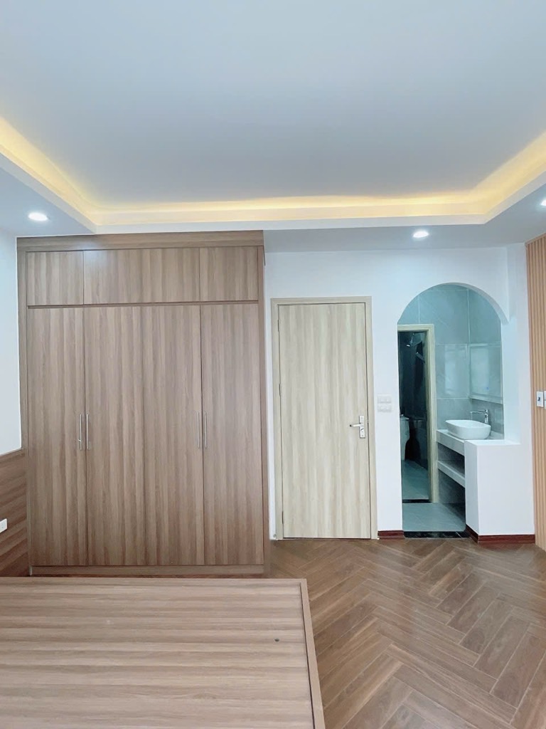 Bán nhà Nam Dư - diện tích 47m2 6 tầng - Thang máy - giá 9,6 tỷ