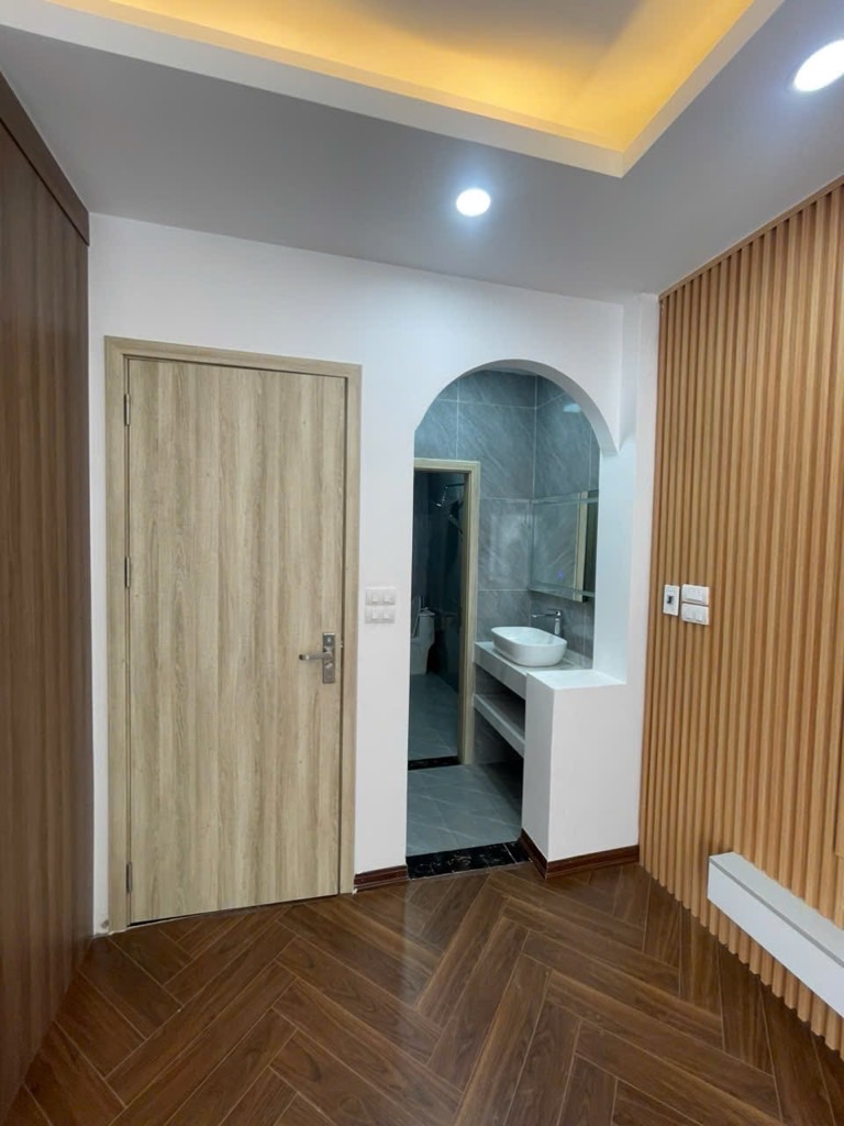 Bán nhà Nam Dư - diện tích 47m2 6 tầng - Thang máy - giá 9,6 tỷ