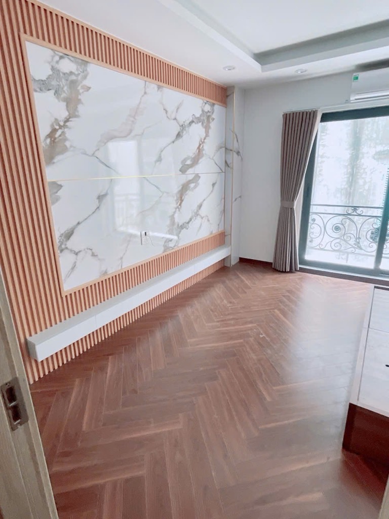 Bán nhà Nam Dư - diện tích 47m2 6 tầng - Thang máy - giá 9,6 tỷ