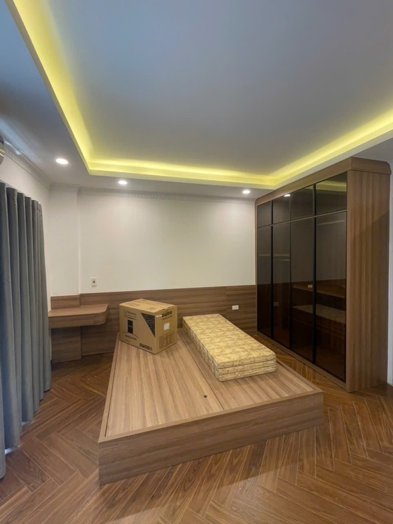 Bán nhà Nam Dư - diện tích 47m2 6 tầng - Thang máy - giá 9,6 tỷ