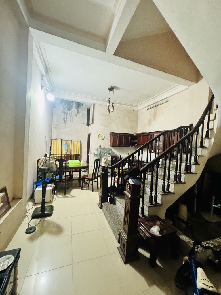 Bán nhà Chính Kinh - diện tích 75m2 5 tầng - ô tô vào nhà - giá 18,6 tỷ