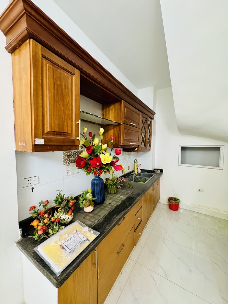 Bán nhà Linh Quang - diện tích 25,1m2 6 tầng - gần ô tô - giá 8 tỷ