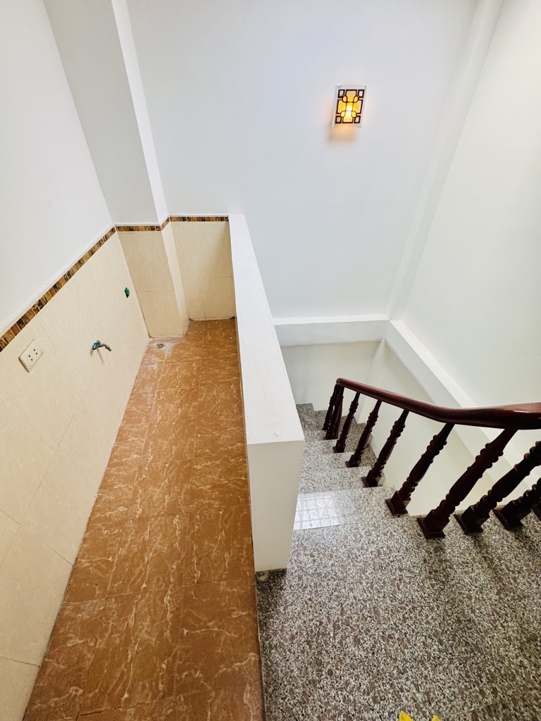 Bán nhà Linh Quang - diện tích 25,1m2 6 tầng - gần ô tô - giá 8 tỷ