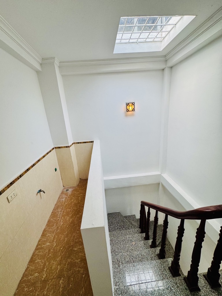 Bán nhà Linh Quang - diện tích 25,1m2 6 tầng - gần ô tô - giá 8 tỷ