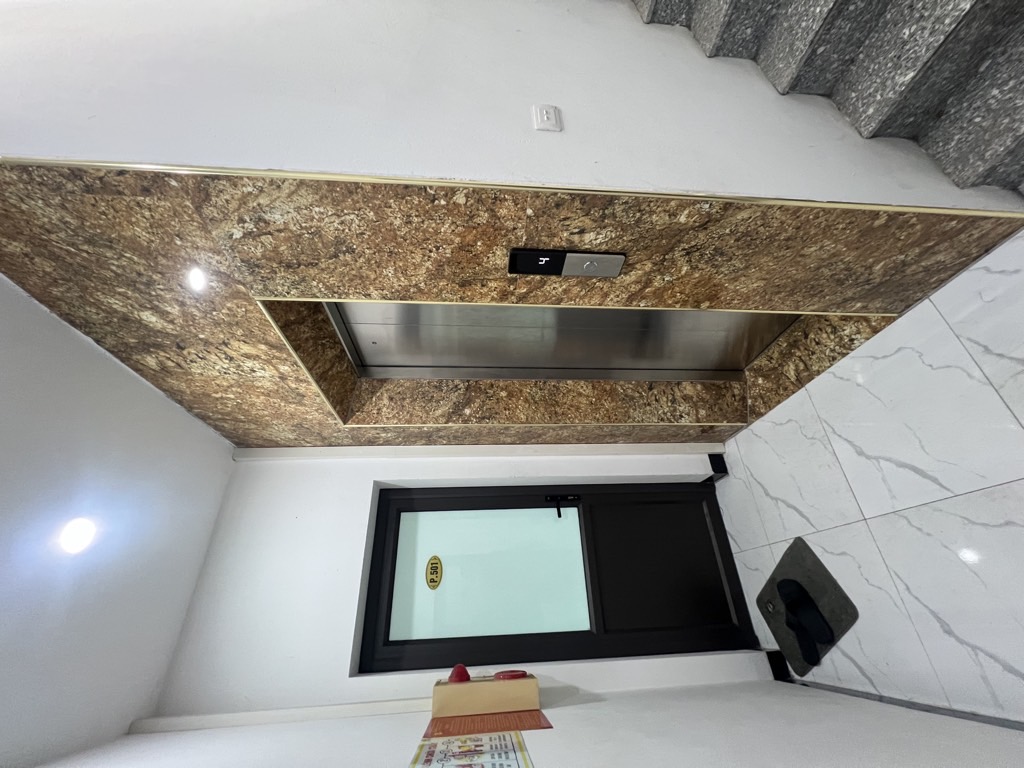 Bán nhà Kim Giang - diện tích 59.2m2 6 tầng - Ô TÔ 5 TẠ ĐỖ CỬA - giá 14 tỷ