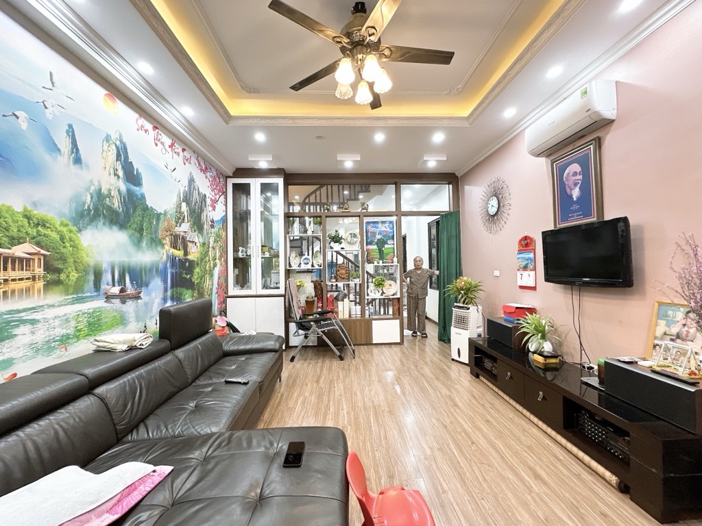 Bán nhà Định Công Thượng - diện tích 50m2 5 tầng - Ô tô vào nhà kinh doanh - giá 15,5 tỷ