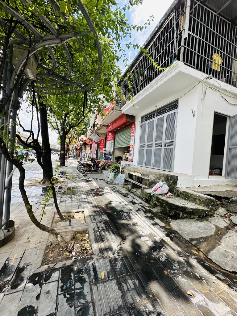 Bán nhà Khuất Duy Tiến - diện tích 39.7m2 1 tầng - 2 mặt tiền - giá 8,5 tỷ