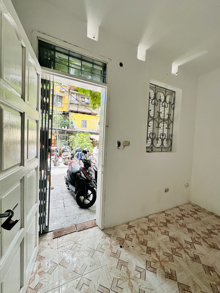 Bán nhà Khuất Duy Tiến - diện tích 39.7m2 1 tầng - 2 mặt tiền - giá 8,5 tỷ